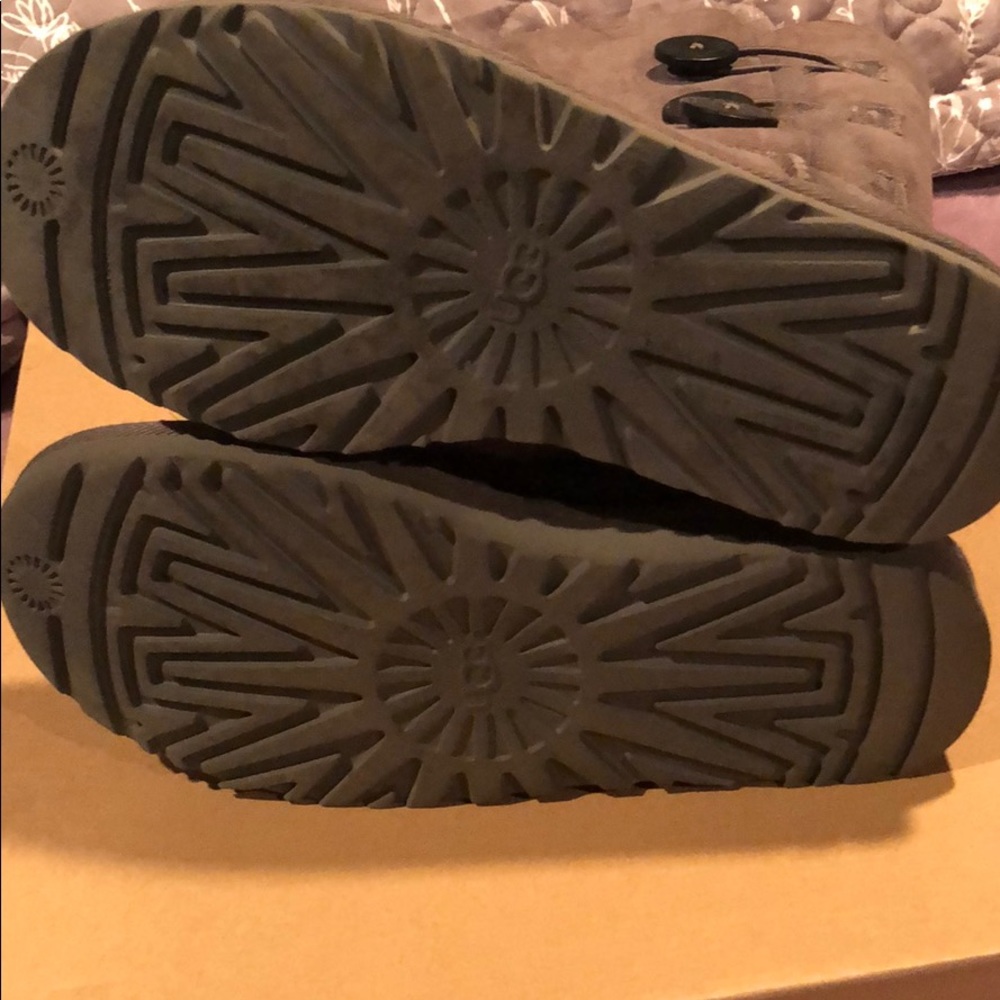 Ugg Bailey Button - image 6